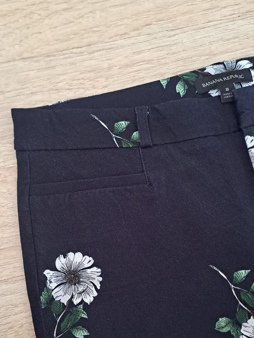 Banana Republic Black Floral Ankle Jeans  White Daisy Like Flowers . - Picture 7 of 11